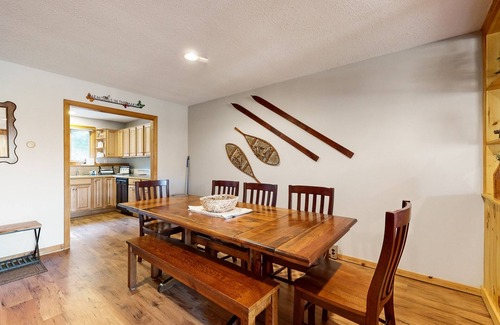 Jackson Condo | Heart of Mount Washington Valley close to ski, hike, shops & Storyland