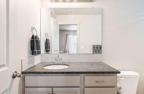 Nampa House | Heart of Nampa-Hot Tub-Fenced Yard-Full Kitchen