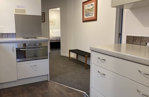 Russell Cottage | Heart of Russell Apartment - Russell Apartment