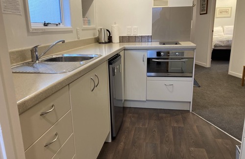 Russell Cottage | Heart of Russell Apartment - Russell Apartment