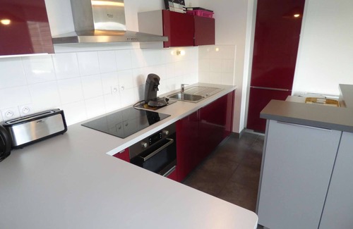 Les Sablettes Apartment | Heart of Sablettes, beach on face.NEW