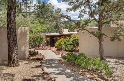 Uptown Sedona House | Heart of Sedona Hideaway in the Desert