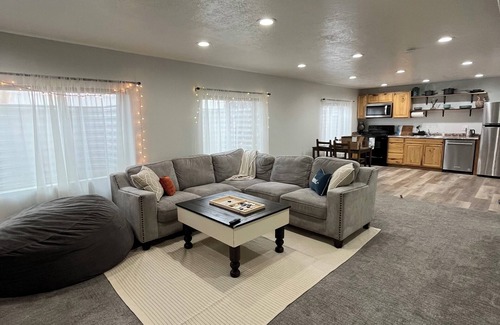 Lehi Apartment | Heart of Silicon Slopes! Ski, Hike, Explore! Cozy 2-bedroom apartment with WiFi