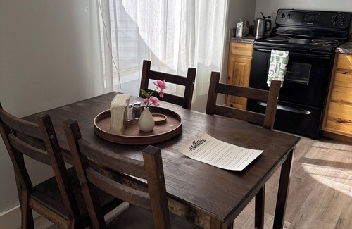 Lehi Apartment | Heart of Silicon Slopes! Ski, Hike, Explore! Cozy 2-bedroom apartment with WiFi