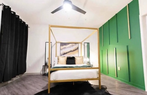 Summerhill Apartment | Heart of The City Home Away From Home+5Star Amenities