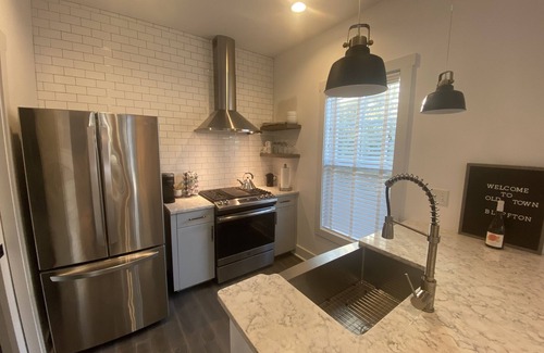 Olde Town House | Heart of the Historic District-Carriage House at 12 Lawrence