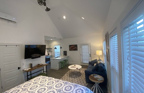 Olde Town House | Heart of the Historic District-Carriage House at 12 Lawrence