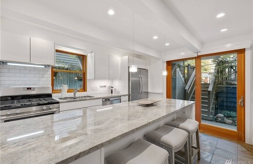 University District Apartment | Heart of the University District. Amazing Location. Walk to UW and Hospitals!