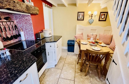 Dittisham Cottage | Heart of the village, amazing gardens, glorious views and brimming with character