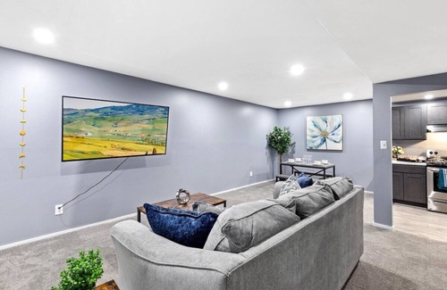 Towson Apartment | Heart of Towson Pool Balcony Gym King Parking