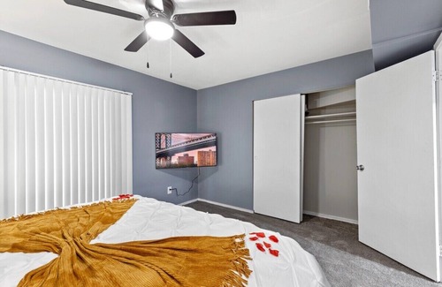 Towson Apartment | Heart of Towson Pool Balcony Gym King Parking