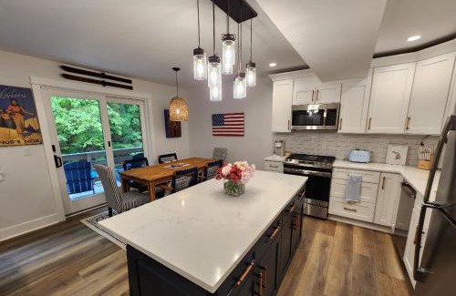Harbor Springs Apartment | Heart & Soul Hideaway