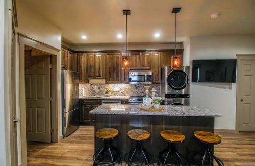 Flagstaff Apartment | Heart Trail Lookout Unit 2 BRAND NEW 2024 HOT TUB and “The Griz” Cold Plunge!