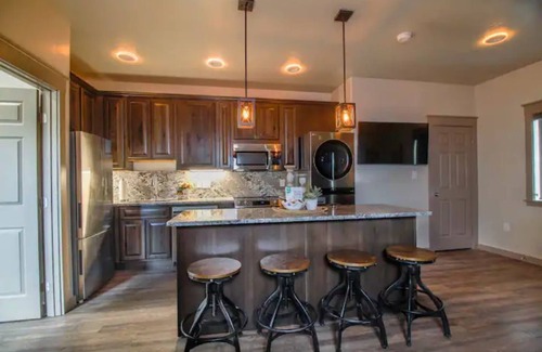 Flagstaff Apartment | Heart Trail Lookout Unit 2 BRAND NEW 2024 HOT TUB and “The Griz” Cold Plunge!