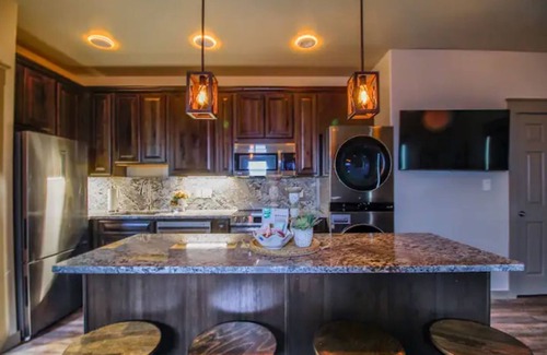 Flagstaff Apartment | Heart Trail Lookout Unit 2 BRAND NEW 2024 HOT TUB and “The Griz” Cold Plunge!