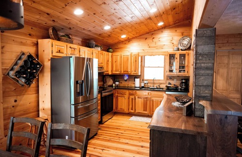Ellijay Cabin | Hearthfire Home - stay right on the creek!