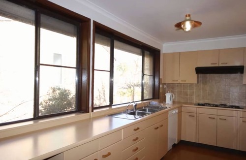 Blackheath House | Hearthstone | Close to Govetts Leap lookouts and bushwalks