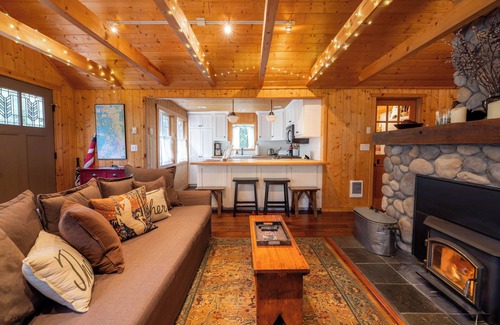 King County Cottage | Hearthstone Cottage: hot tub deep in the woods w/sounds of the creek
