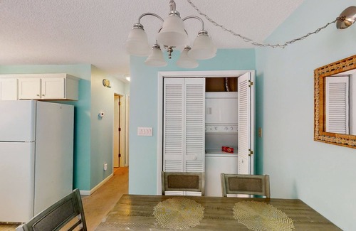 Surfside Beach Condo | Heartwarming condo w/pool, balcony, TV, & W/D-snowbird-friendly