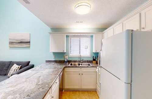 Surfside Beach Condo | Heartwarming condo w/pool, balcony, TV, & W/D-snowbird-friendly