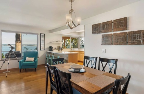 Bells Beach House | Heated Deck! Whale Watching! Stunning Views 3 bed Dog Friendly Home w/Hot Tub ADA