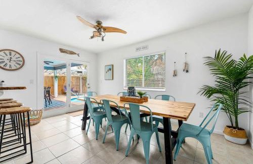 Walsingham House | Heated Pool - 8 min to beach - King Beds