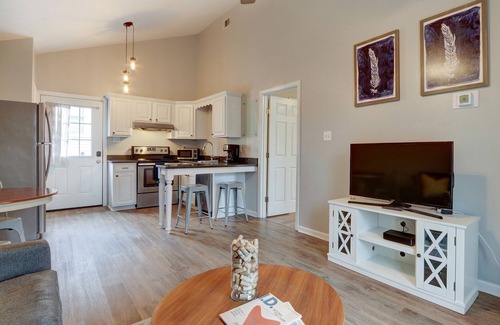 Dixon Park Apartment | Heated Pool Access | 5*Clean | Flex Cancelation | Delightful Carriage House Near Forsyth Park