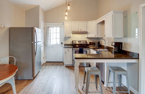 Dixon Park Apartment | Heated Pool Access | 5*Clean | Flex Cancelation | Delightful Carriage House Near Forsyth Park