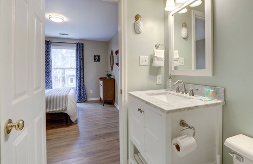 Dixon Park Apartment | Heated Pool Access | 5*Clean | Flex Cancelation | Delightful Carriage House Near Forsyth Park