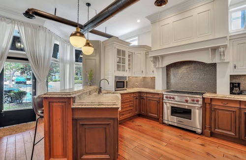 Historic Downtown Savannah House | Heated Pool Access | 5*Clean | Flex Cancelation