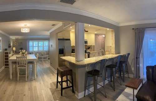 Sarasota House | HEATED pool, bike to Siesta, quiet street, 1 MILE to beach INTACT after storm