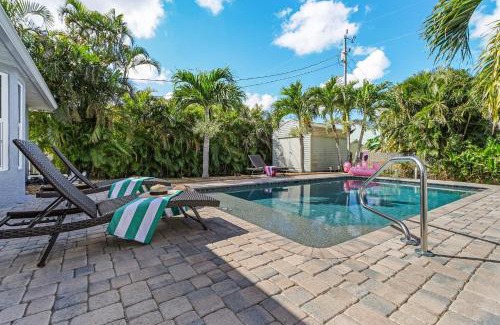 Trafalgar House | Heated Pool, Family Friendly, Outdoor Lounge - Shore Beats Working - Roelens