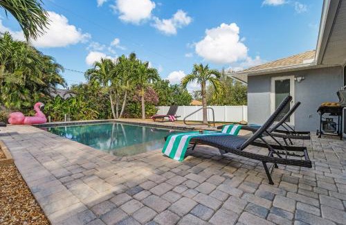 Trafalgar House | Heated Pool, Family Friendly, Outdoor Lounge - Shore Beats Working - Roelens