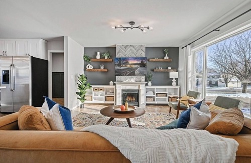Wausau House | Heated Pool-Fireplace-Game Room-TheaterLounger-Dogs OK