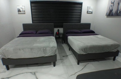 Kendale Lakes Bed & Breakfast | Heated Pool & Full House -Privated