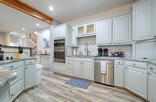 Azle House | Heated Pool, Hot tub, 19 beds, Pickleball, 2 Game Rooms, Arcades