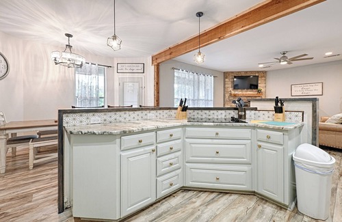 Azle House | Heated Pool, Hot tub, 19 beds, Pickleball, 2 Game Rooms, Arcades