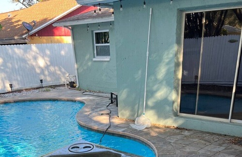 Largo Villa | Heated Pool + Hot Tub +Gameroom 16people Near IRB!