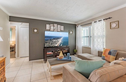 Largo Villa | Heated Pool + Hot Tub +Gameroom 16people Near IRB!