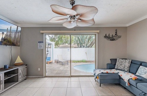 Largo Villa | Heated Pool + Hot Tub +Gameroom 16people Near IRB!