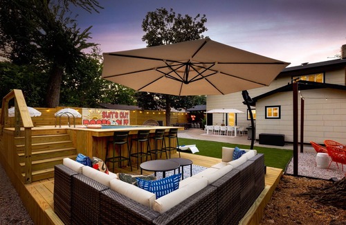 West Congress House | Heated Pool, Hot Tub, Movie Theater, Mini Golf - Sunset Social