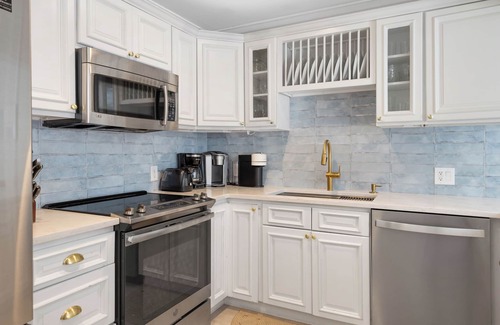 Summerplace House | Heated Pool & Hot Tub - Dog Friendly Private Beach - EV Charger - East of A1A