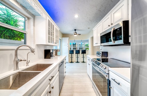 Lauderdale Beach House | Heated Pool+Hot Tub! Walk To Beach & Shops!