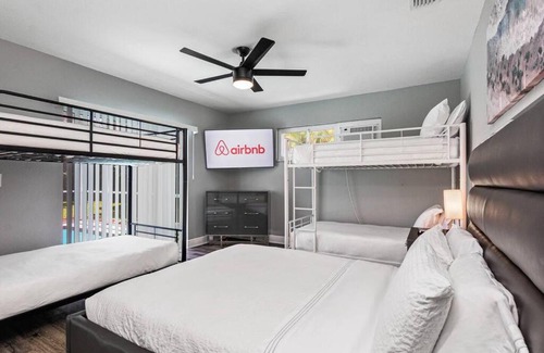 Bayhaven House | Heated Pool House Only 5 Minutes to Gulf Beaches!