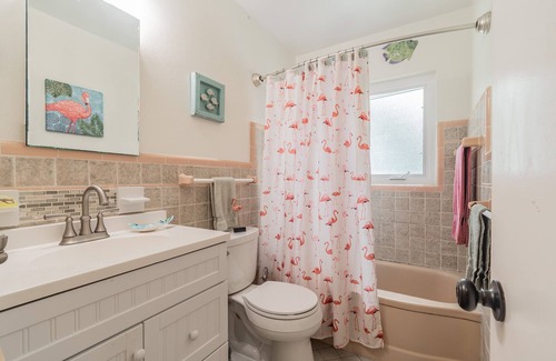 Bayview House | Heated Pool in Paradise, Walk Downtown and Marina