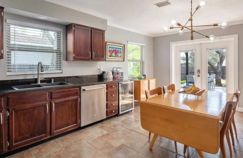 Tampa House | Heated Pool Island Oasis! 2 bedroom/2 bath in the heart of South Tampa.