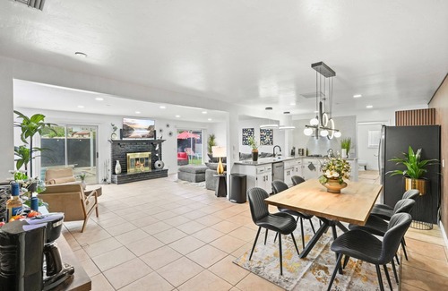 East Hemet House | Heated Pool - Jacuzzi - Firepit - Game Room