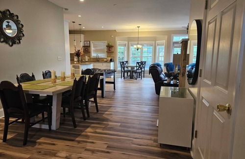 Winston - Salem House | Heated Pool King Bed Jacuzzi Bath Arcade