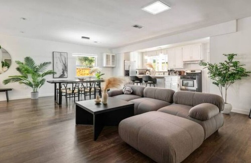 Ranchos House | Heated Pool, Luxe Spa, Stylish Paradise, W/D
