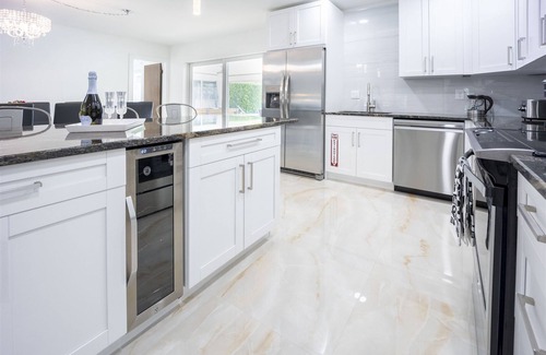 Bermuda Riviera House | Heated pool, minutes from the beach!